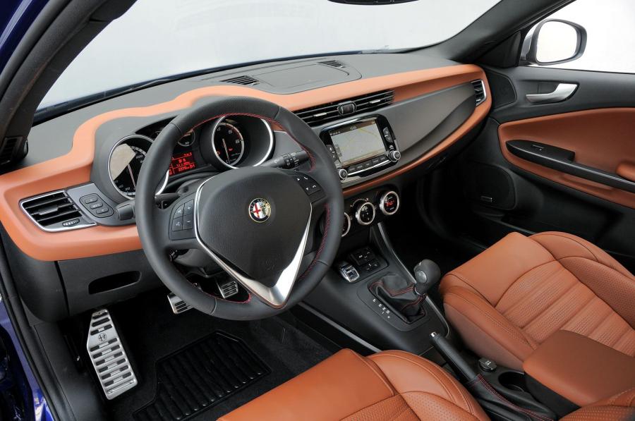 Торпедо Alfa Romeo Giulietta 2013 года  (фото 20 из 21)